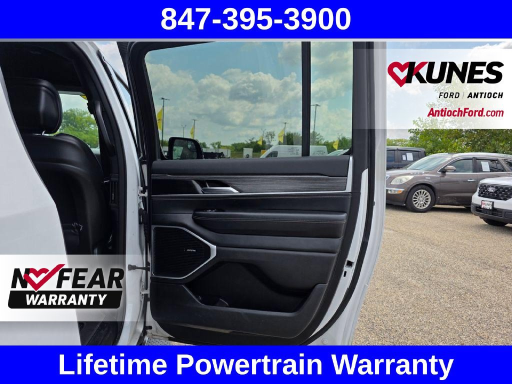 Used 2024 Jeep Wagoneer L Series II AWD/4WD image 35