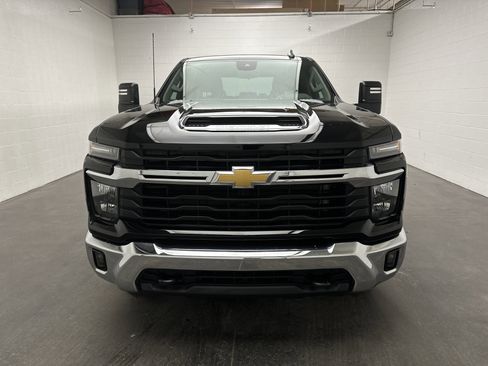 Used 2025 Chevrolet Silverado 2500 LT w/ Convenience Package image 3