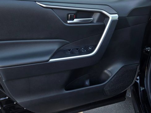 Certified 2025 Toyota RAV4 XLE FWD image 9