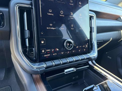 Used 2025 GMC Yukon Denali image 31