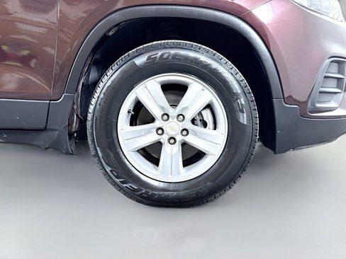 Used 2021 Chevrolet Trax LS w/ Tint and Cruise Package image 39