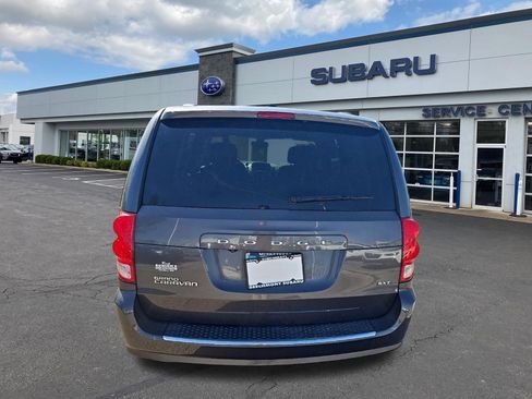 Used 2018 Dodge Grand Caravan SXT image 4