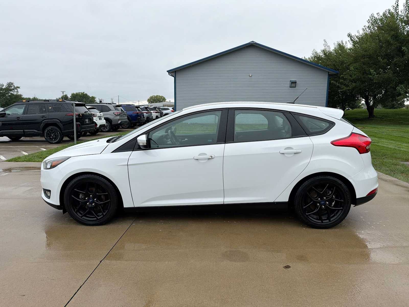 Used 2016 Ford Focus SE w/ Equipment Group 201A FWD image 3