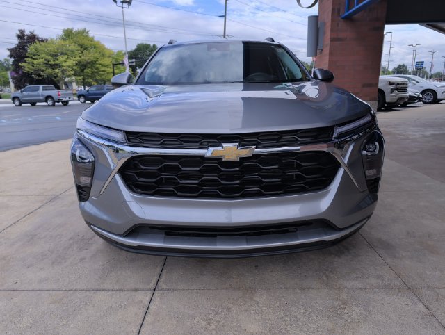 Used 2025 Chevrolet Trax LT FWD image 10