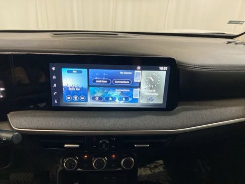 Used 2025 Nissan Kicks SV image 15