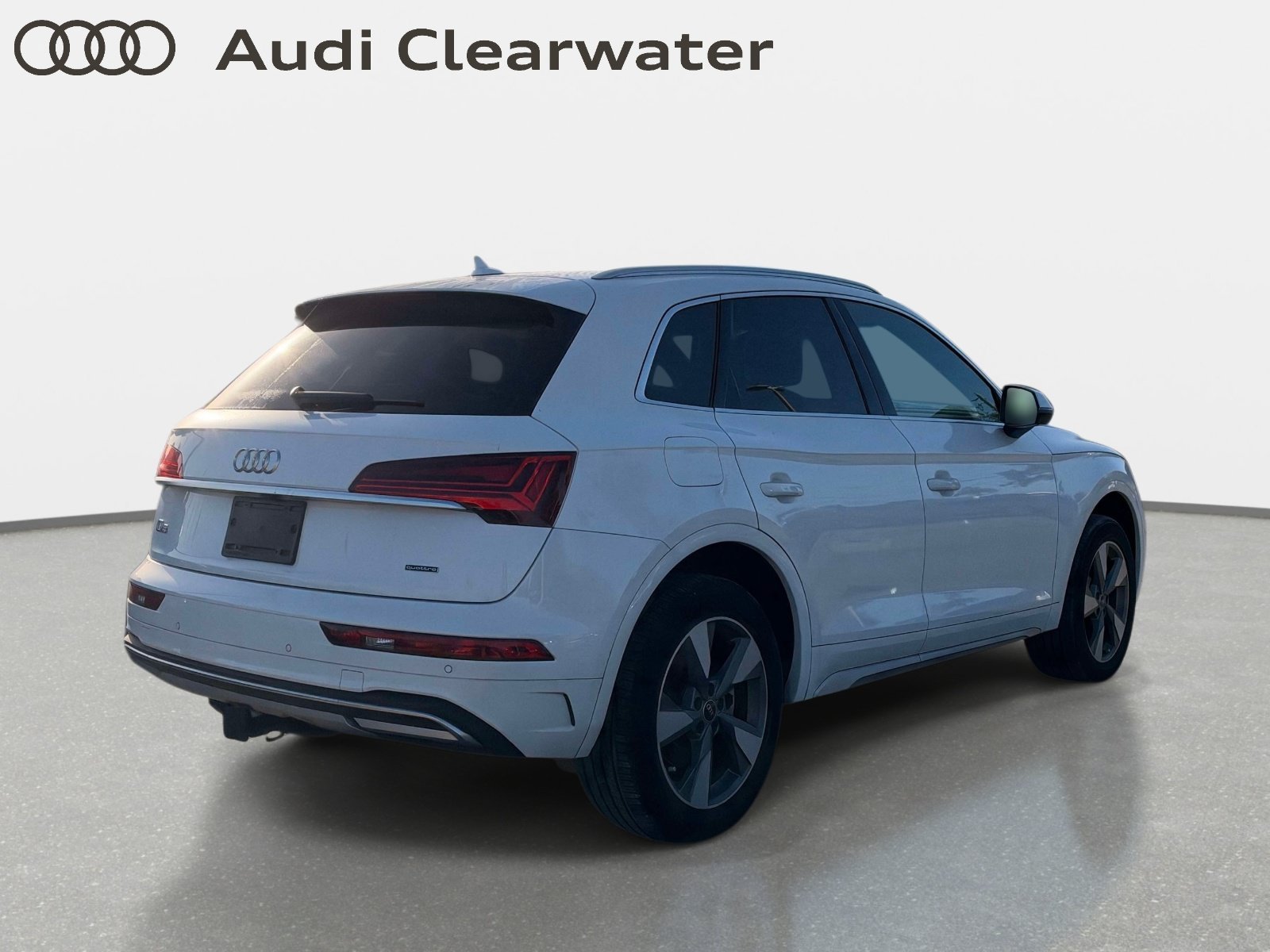 Used 2023 Audi Q5 2.0T Premium w/ Convenience Package AWD/4WD image 3