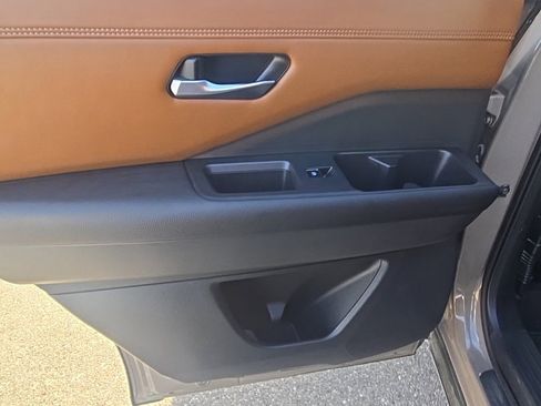 Used 2024 Nissan Pathfinder Platinum w/ Cargo Package image 36