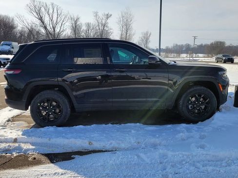 New 2026 Jeep Grand Cherokee Laredo image 8