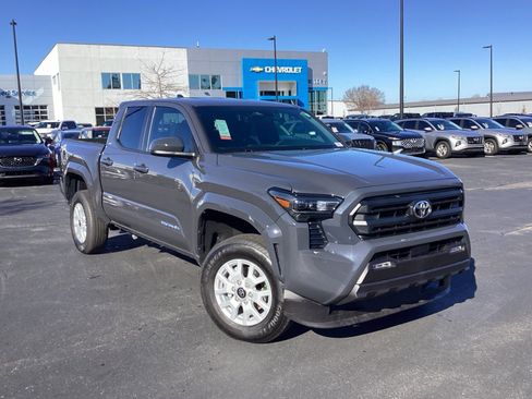 Used 2025 Toyota Tacoma SR5 image 8