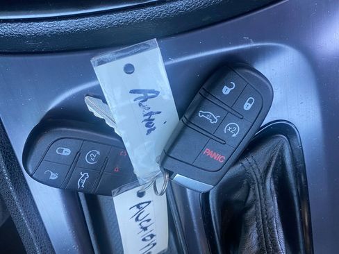 Used 2017 Dodge Charger SXT w/ Blacktop Package RWD image 19