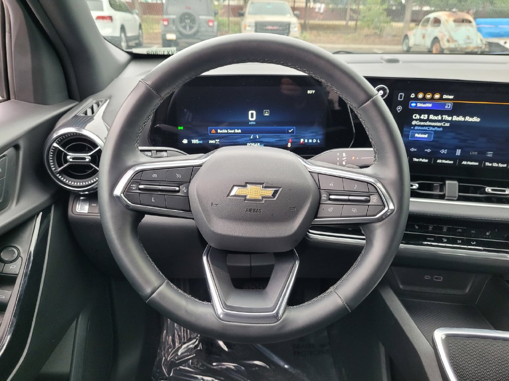 Used 2025 Chevrolet Equinox LT AWD/4WD image 17