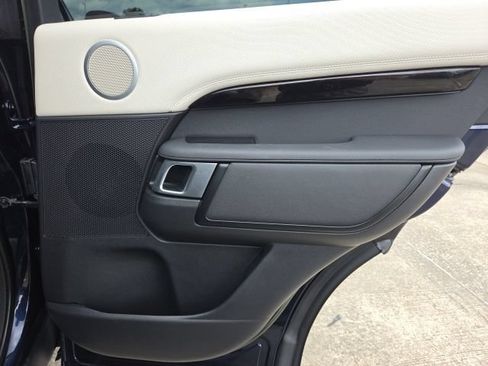 Used 2023 Land Rover Discovery HSE R-Dynamic AWD/4WD image 18