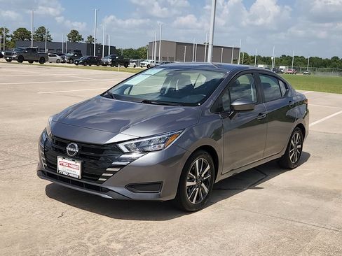Used 2025 Nissan Versa SV FWD image 9