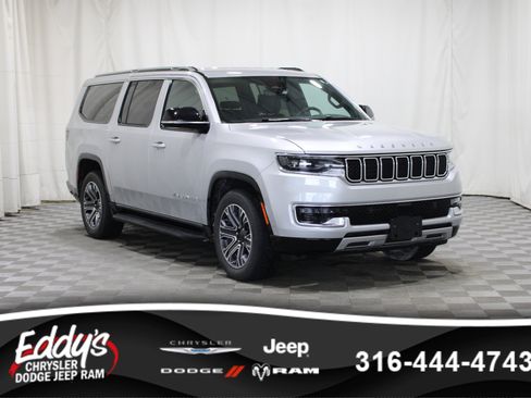 Used 2024 Jeep Wagoneer L Series II w/ Flexible Seating Group AWD/4WD image 1