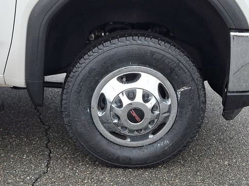 Certified 2023 GMC Sierra 3500 SLT w/ SLT Premium Package image 8