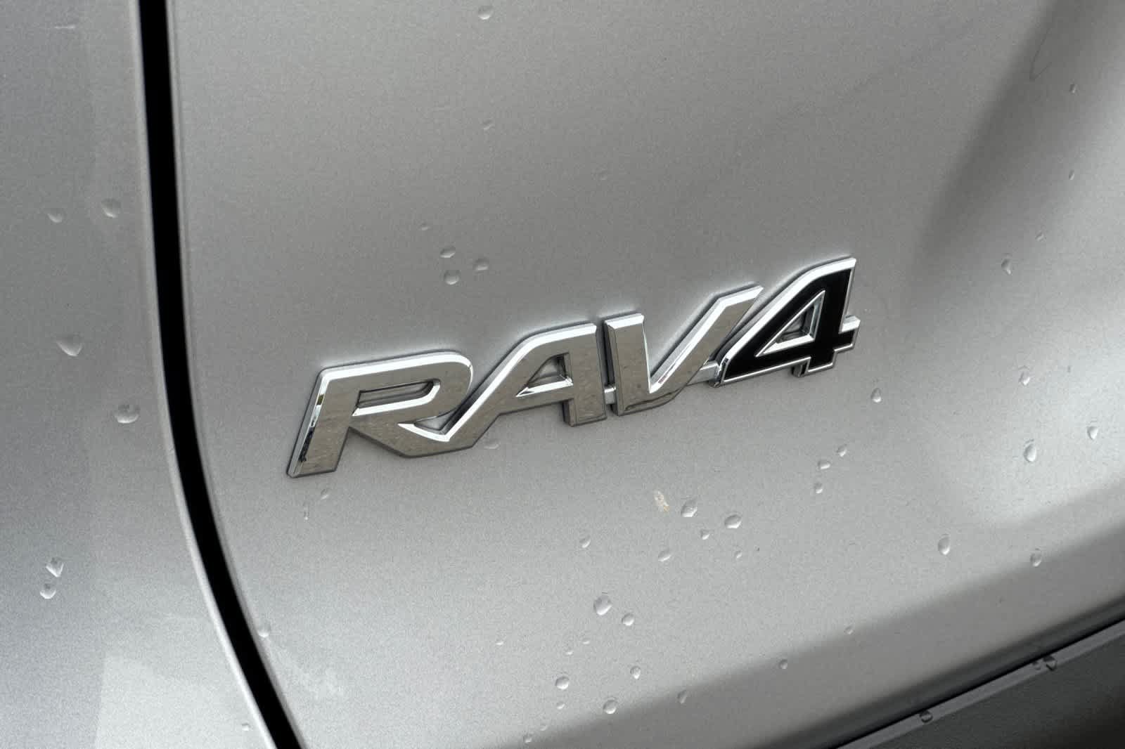 Used 2023 Toyota RAV4 XLE AWD/4WD image 32