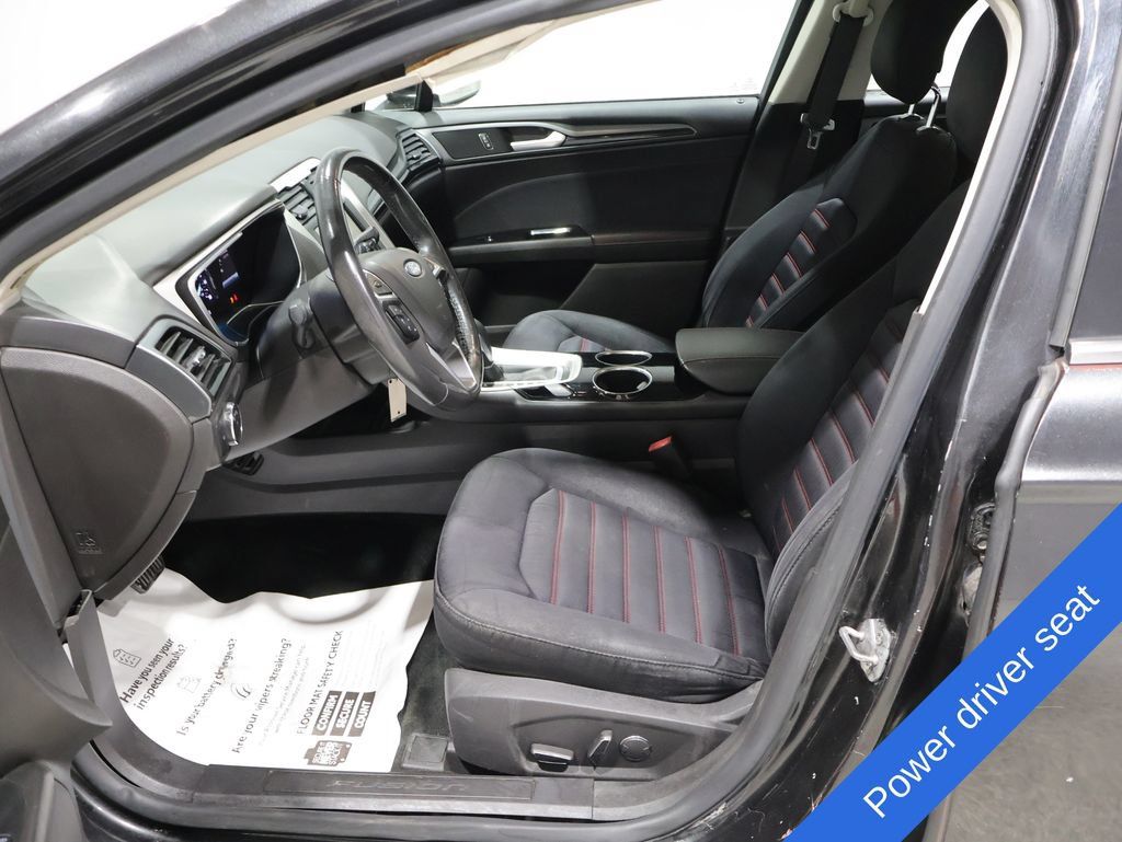 Used 2014 Ford Fusion SE FWD image 2