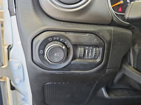 Used 2020 Jeep Wrangler Unlimited Sahara image 23