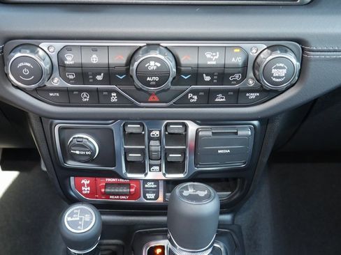 New 2025 Jeep Wrangler Unlimited Rubicon image 19