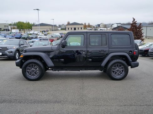 Used 2025 Jeep Wrangler Sport S image 9