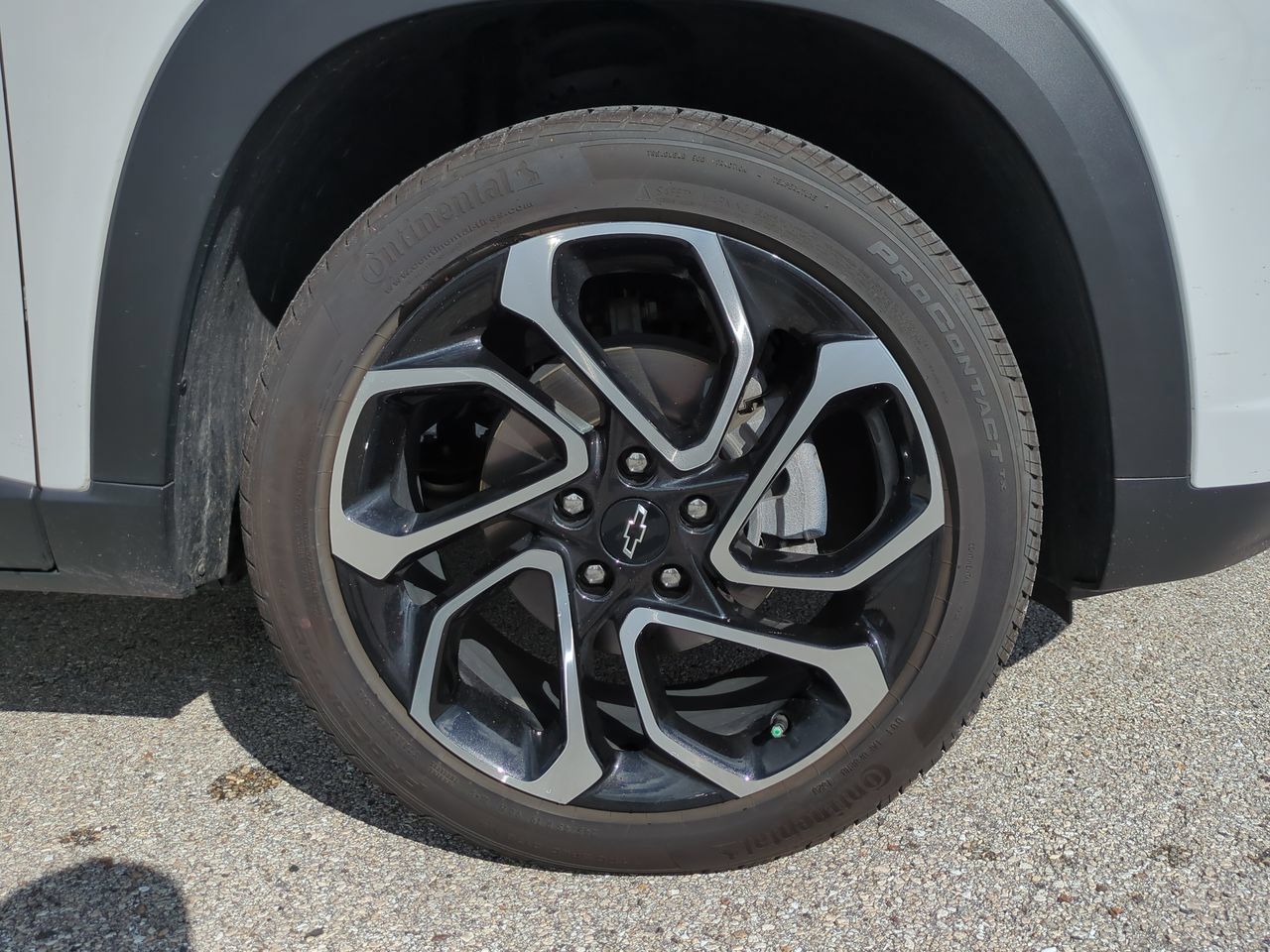 Used 2024 Chevrolet Trax RS w/ Sunroof Package FWD image 11