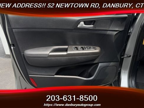 Used 2021 Kia Sportage LX AWD/4WD image 12