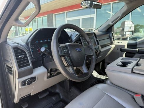 Used 2017 Ford F550 2WD Regular Cab Super Duty image 21