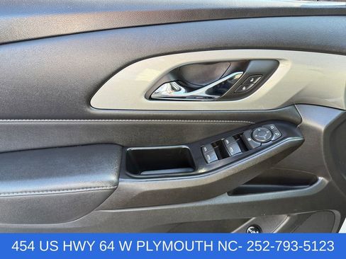 Used 2023 Chevrolet Traverse LT FWD image 18