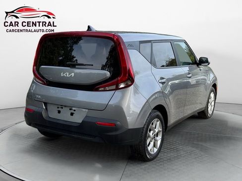 Used 2022 Kia Soul LX w/ Technology Package image 5