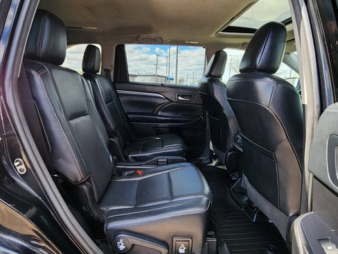 Used 2018 Toyota Highlander Limited AWD/4WD image 14