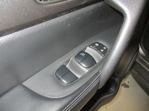 Used 2020 Nissan Rogue SV image 14