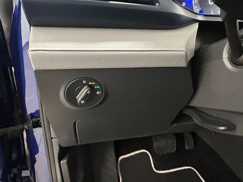 Used 2024 Volkswagen Taos SE w/ Panoramic Sunroof Package image 25