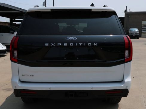 Used 2025 Ford Expedition Active AWD/4WD image 6