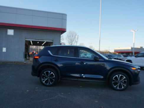 Used 2023 MAZDA CX-5 AWD 2.5 S w/ Premium Plus Pkg image 3
