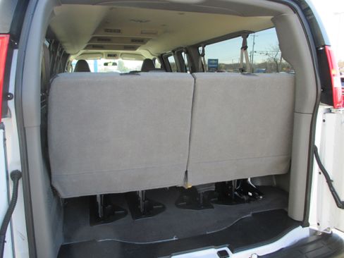 Used 2025 Chevrolet Express 3500 LS RWD image 9