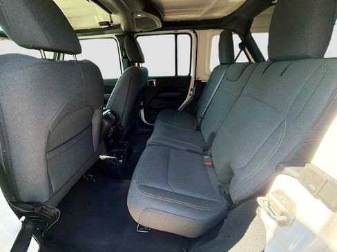Used 2024 Jeep Wrangler Sahara image 21