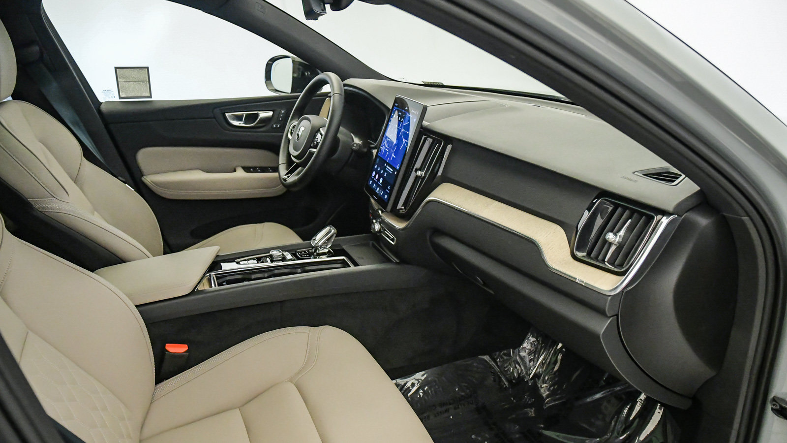 Certified 2026 Volvo XC60 B5 Plus AWD/4WD image 16