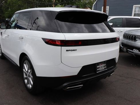 Used 2025 Land Rover Range Rover Sport SE AWD/4WD image 3