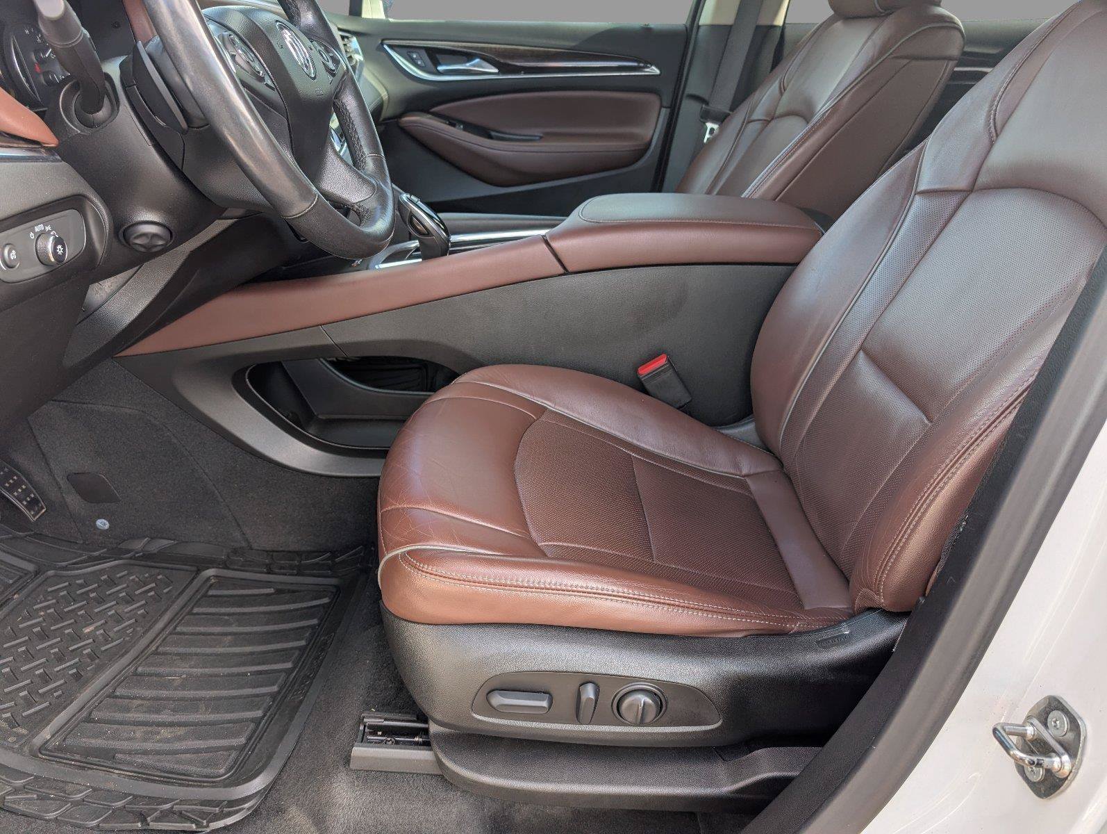 Used 2018 Buick Enclave Avenir w/ Avenir Technology Package FWD image 3