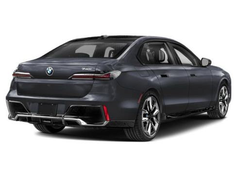 Used 2026 BMW 740i xDrive AWD/4WD image 2