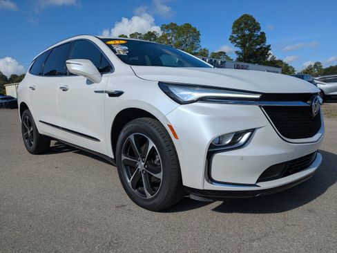 Used 2022 Buick Enclave Essence w/ Sport Touring Edition image 2