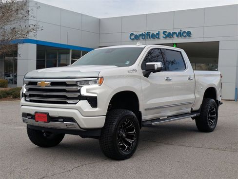 Used 2024 Chevrolet Silverado 1500 High Country w/ High Country Premium Package image 4