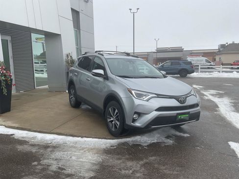 Used 2018 Toyota RAV4 XLE image 7