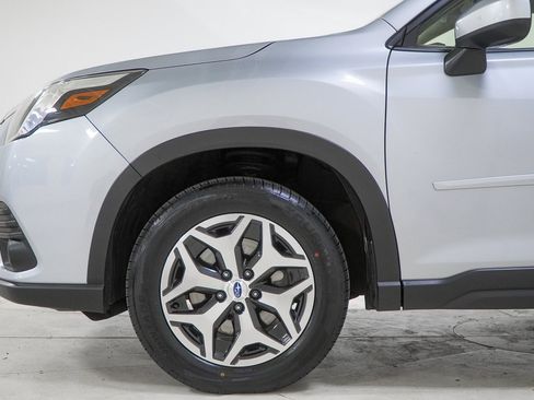 Used 2023 Subaru Forester Premium image 16