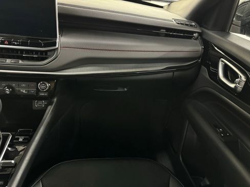 Used 2024 Jeep Compass Trailhawk w/ Trailhawk Convenience Group image 18