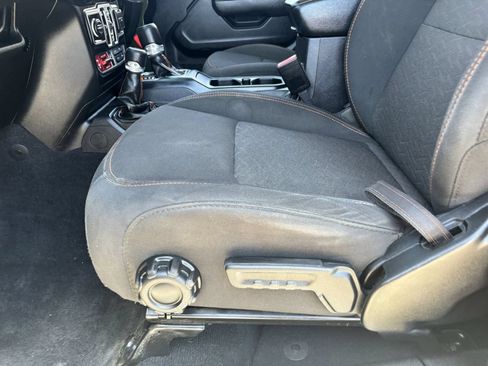 Used 2023 Jeep Gladiator Mojave w/ Trailer Tow Package AWD/4WD image 21