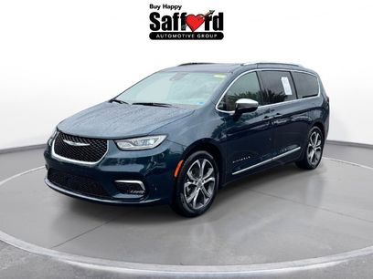 Used 2025 Chrysler Pacifica Pinnacle