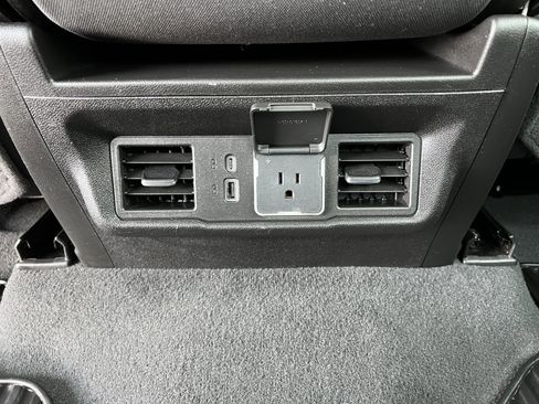 Used 2022 Chevrolet Silverado 1500 LT image 48