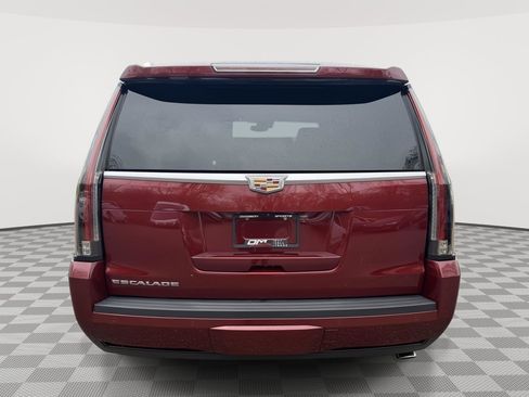 Used 2017 Cadillac Escalade Luxury AWD/4WD image 4