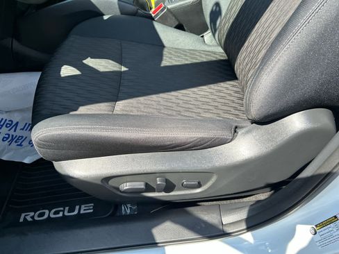 Used 2018 Nissan Rogue SV w/ Premium Package AWD/4WD image 11